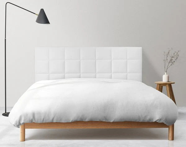 Cabecero de Cama Arlet. Tapizado en Polipiel de 123 cm de alto (para Camas de 135 o 150 cm)